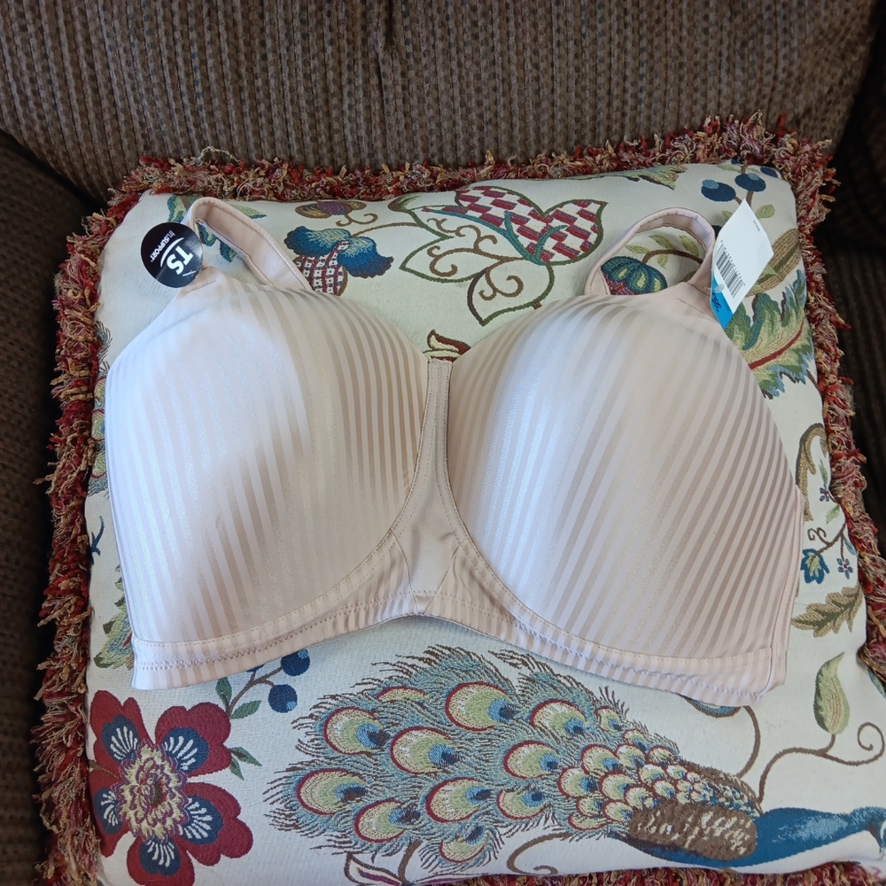 NEW Playtex Secrets  38DDD Bra Womens Wireless 4707 Beige